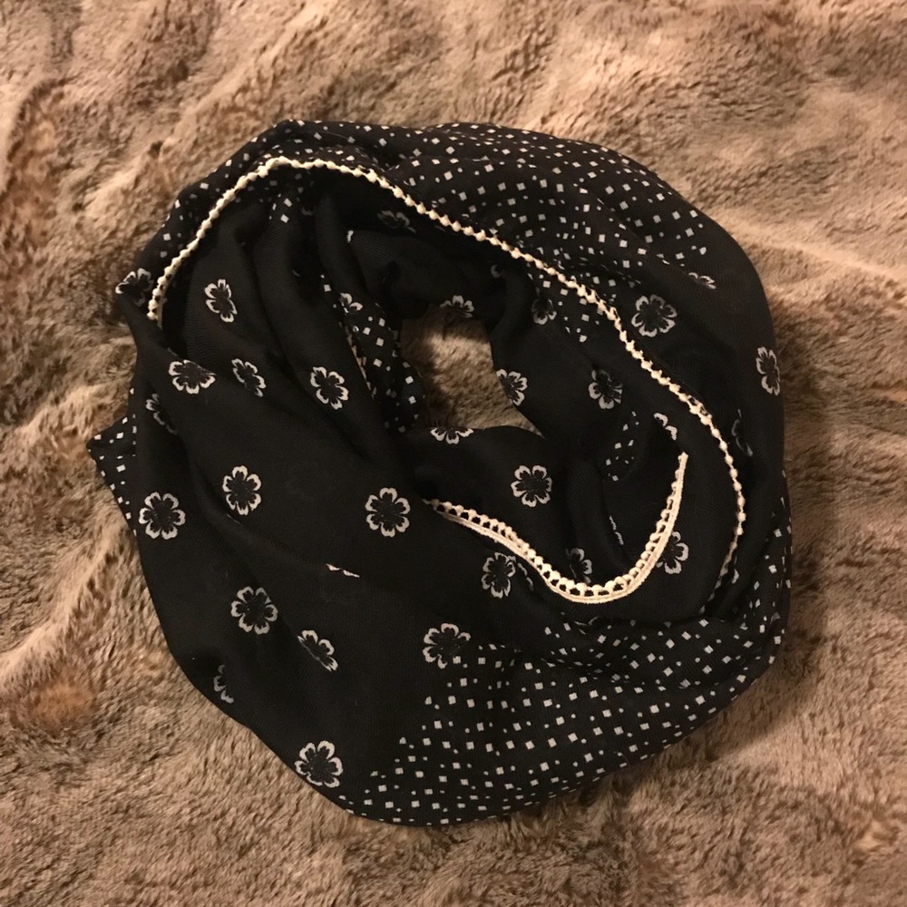 LOFT Black and White Circle Scarf